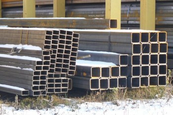 Применение профильных труб в строительстве домов и бань